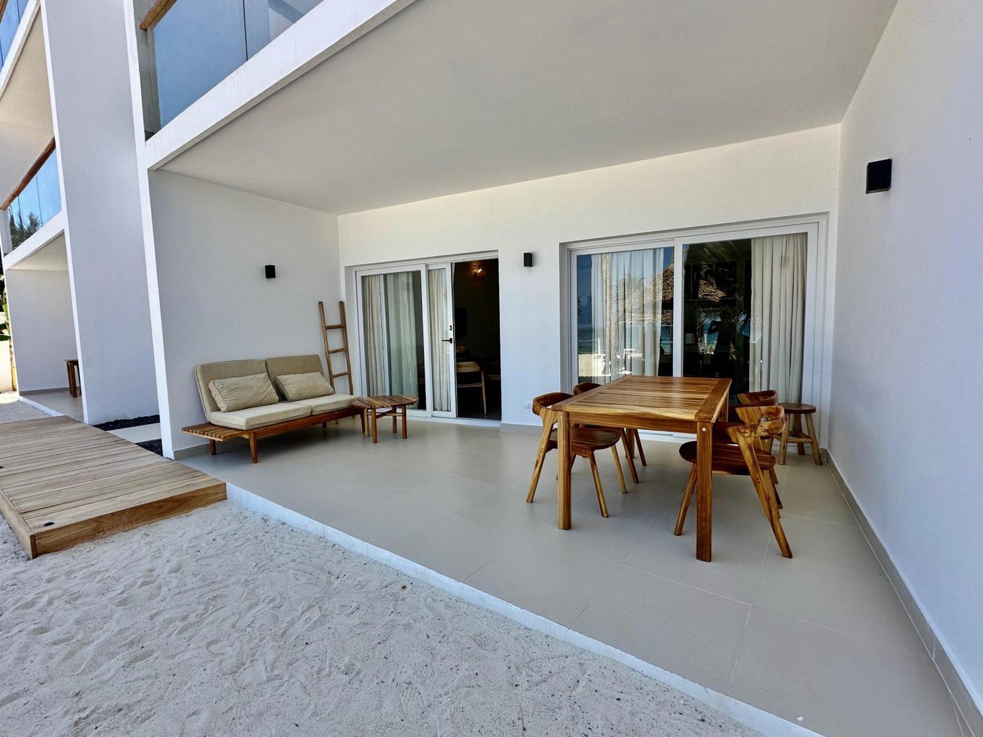 Apartment Beachfront With Private Pool