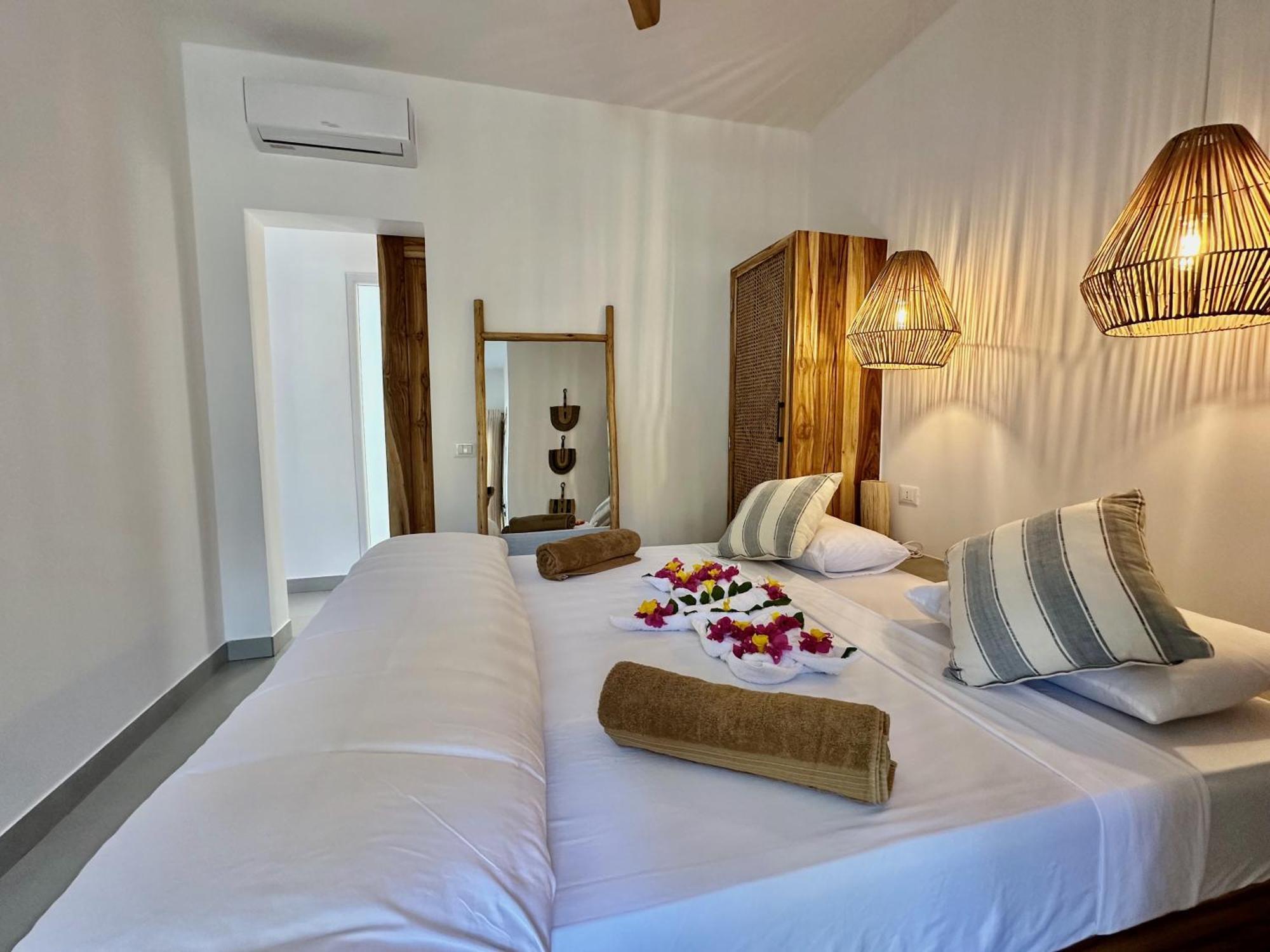 Beachfront With Private Pool Apartment *