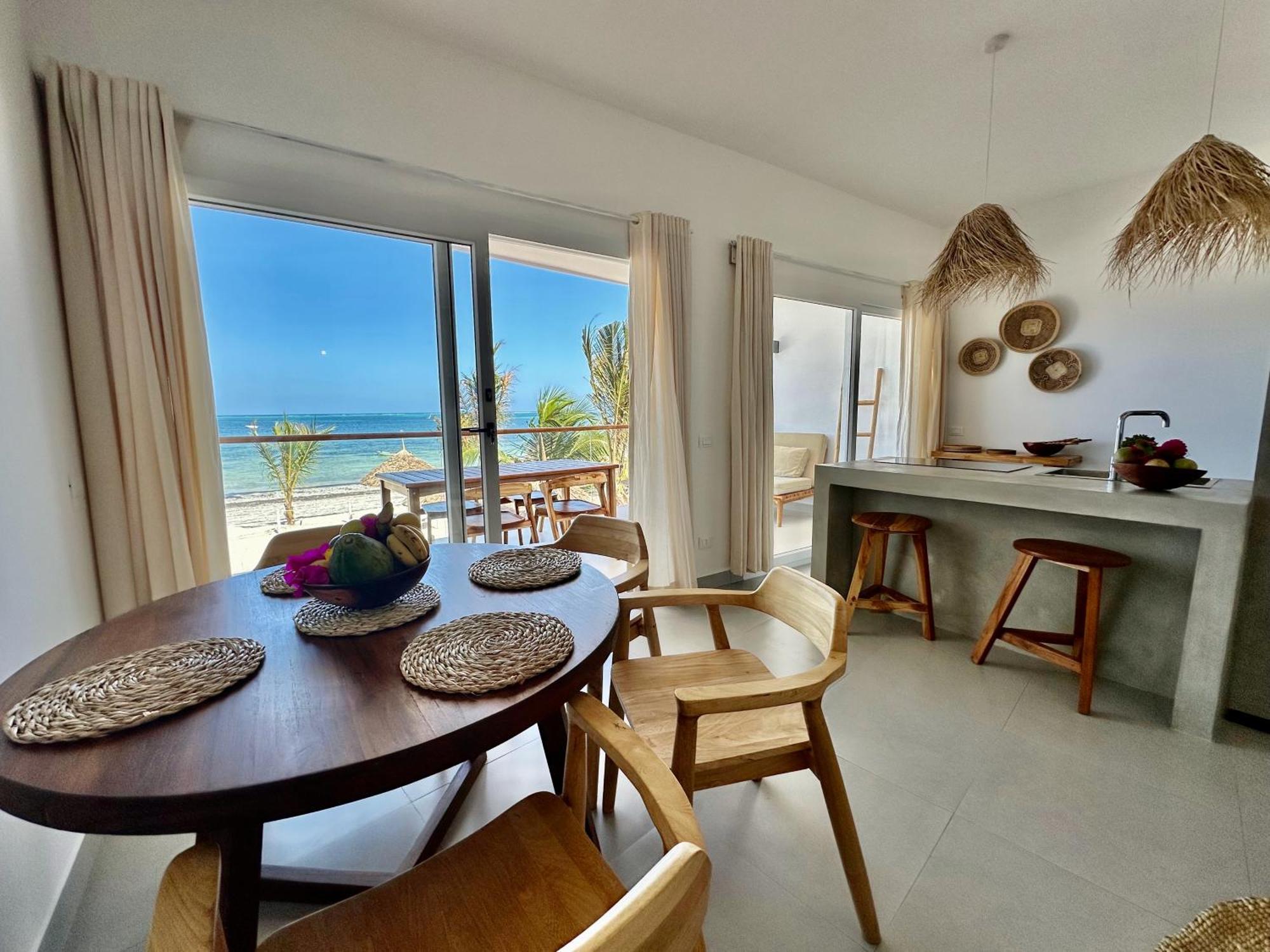 Apartment Beachfront With Private Pool *