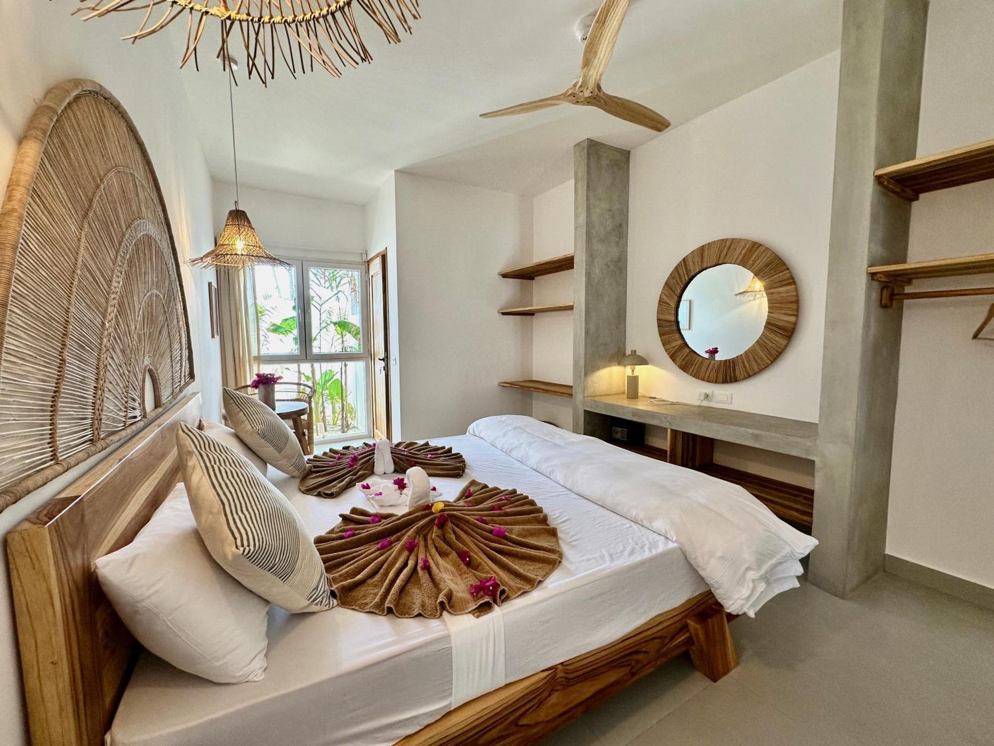 Apartment Beachfront With Private Pool