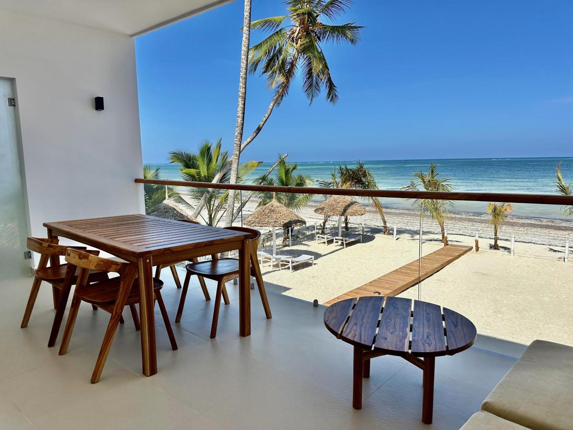 Beachfront With Private Pool Apartment