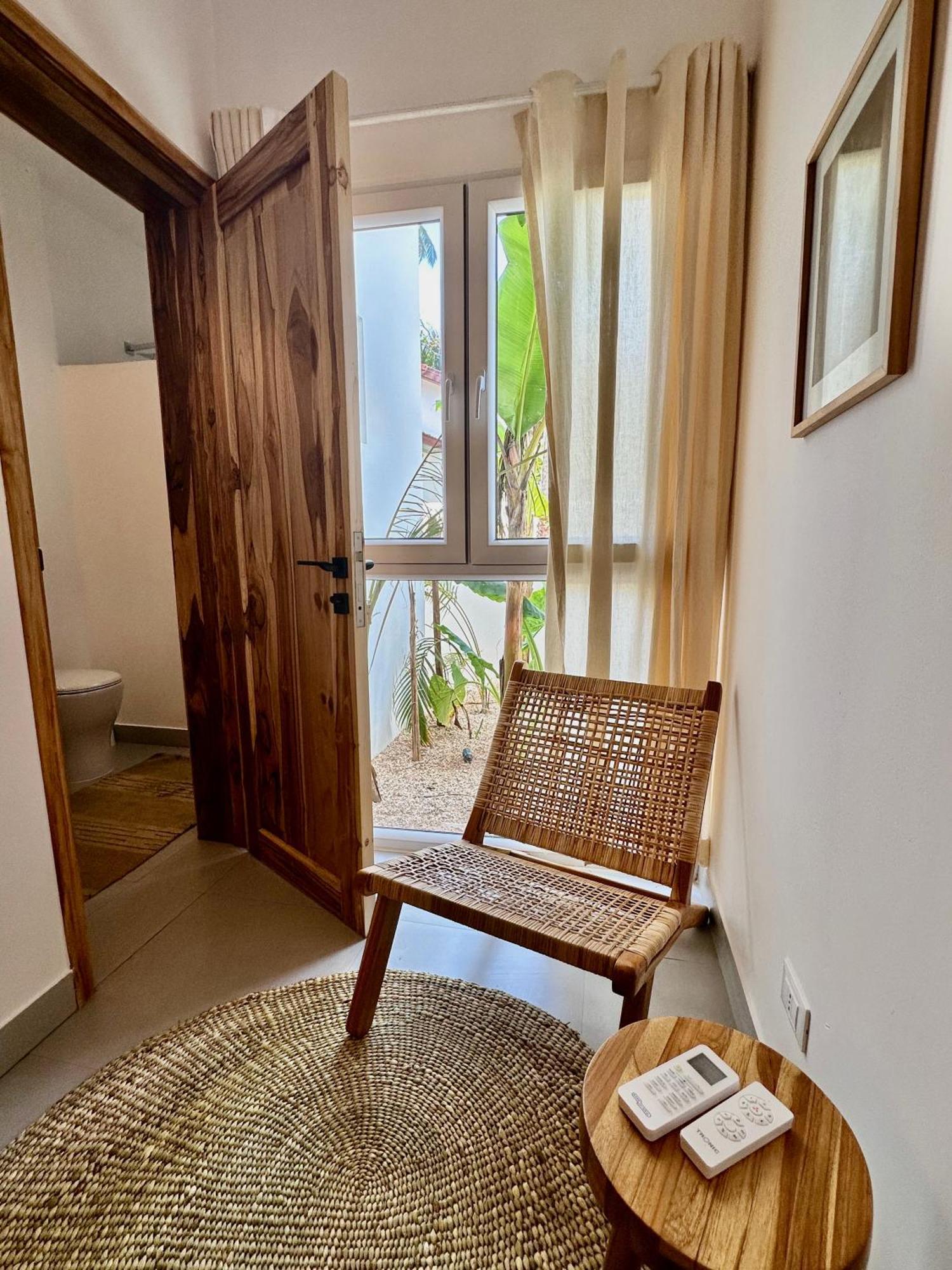 Beachfront With Private Pool Apartment *